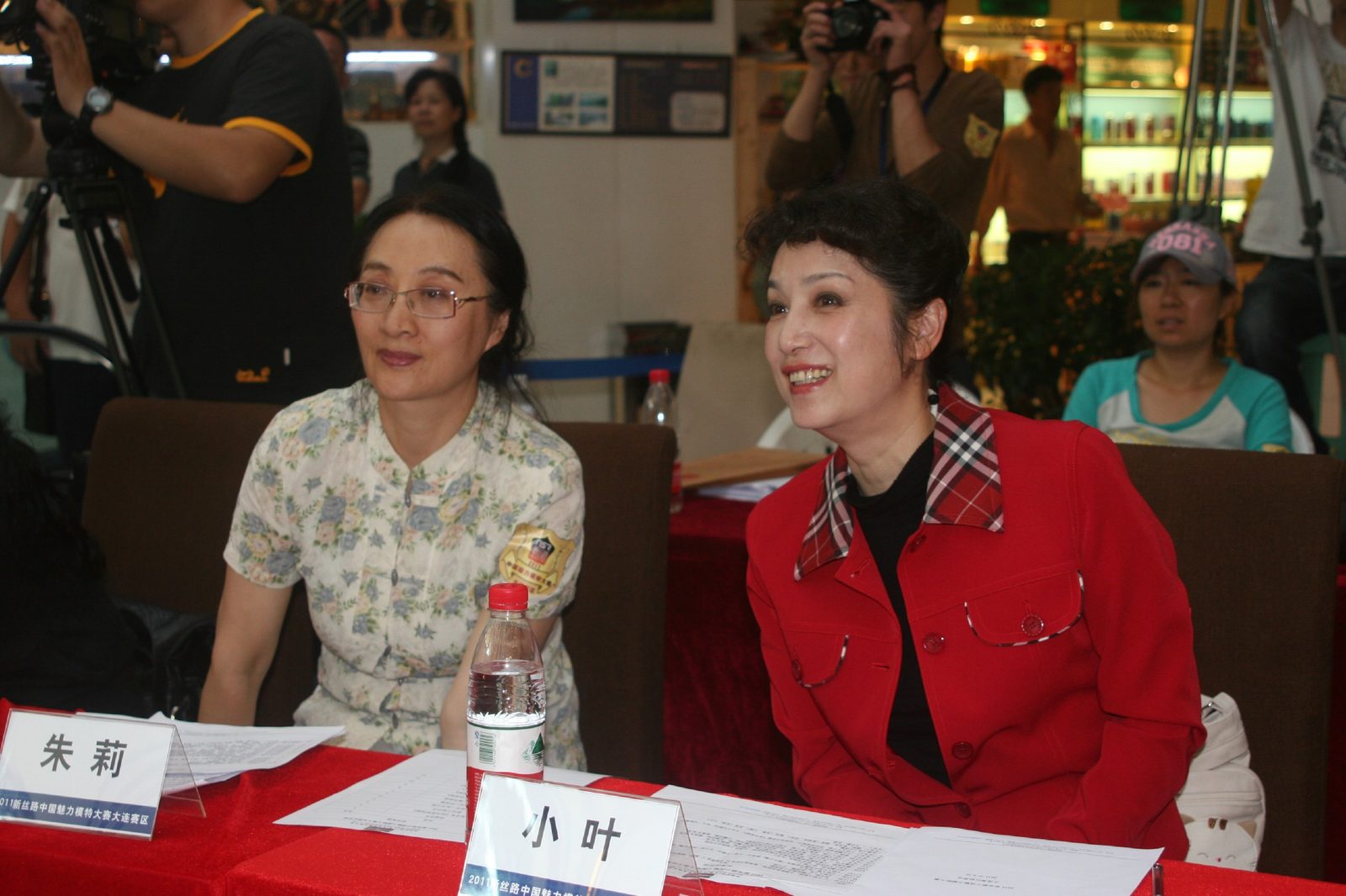 首届中老年模特大赛 评委席现场