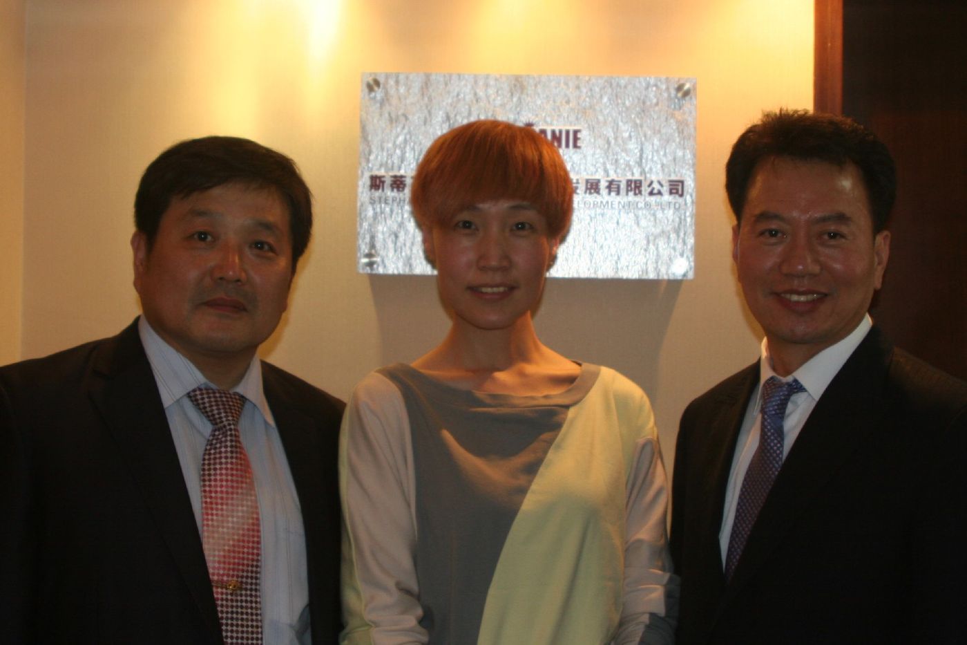 与韩中文化交流协会签约 新丝路大连模特艺术团赴首尔交流