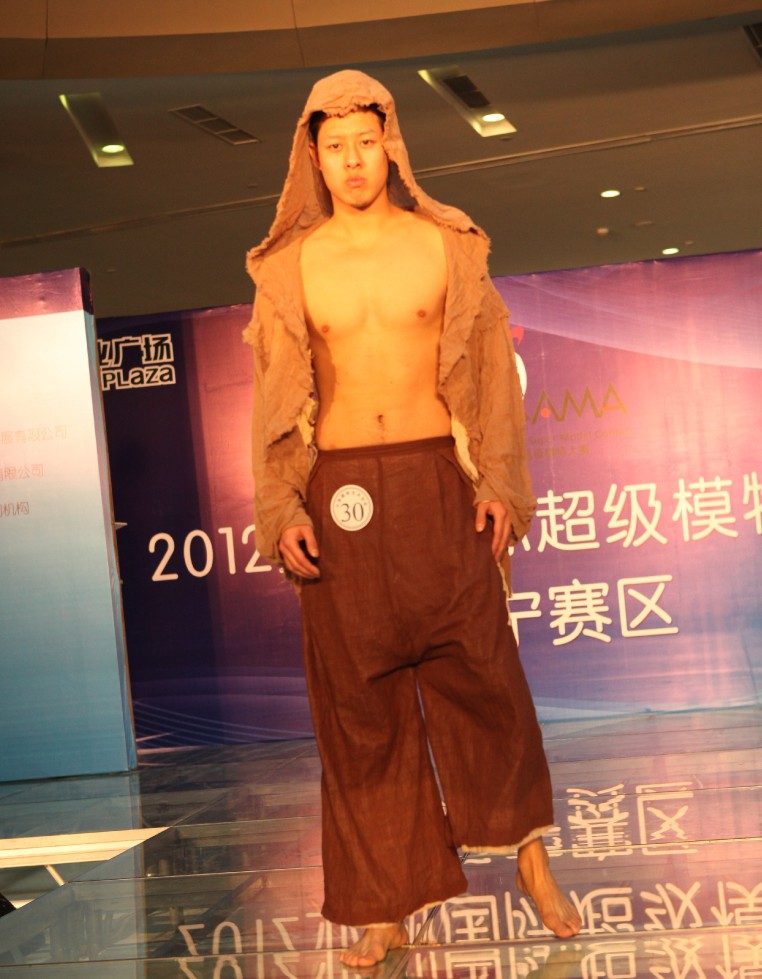 2012亚洲模特大赛辽宁赛区 选手走秀
