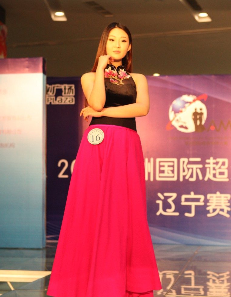 2012亚洲模特大赛辽宁赛区 选手走秀