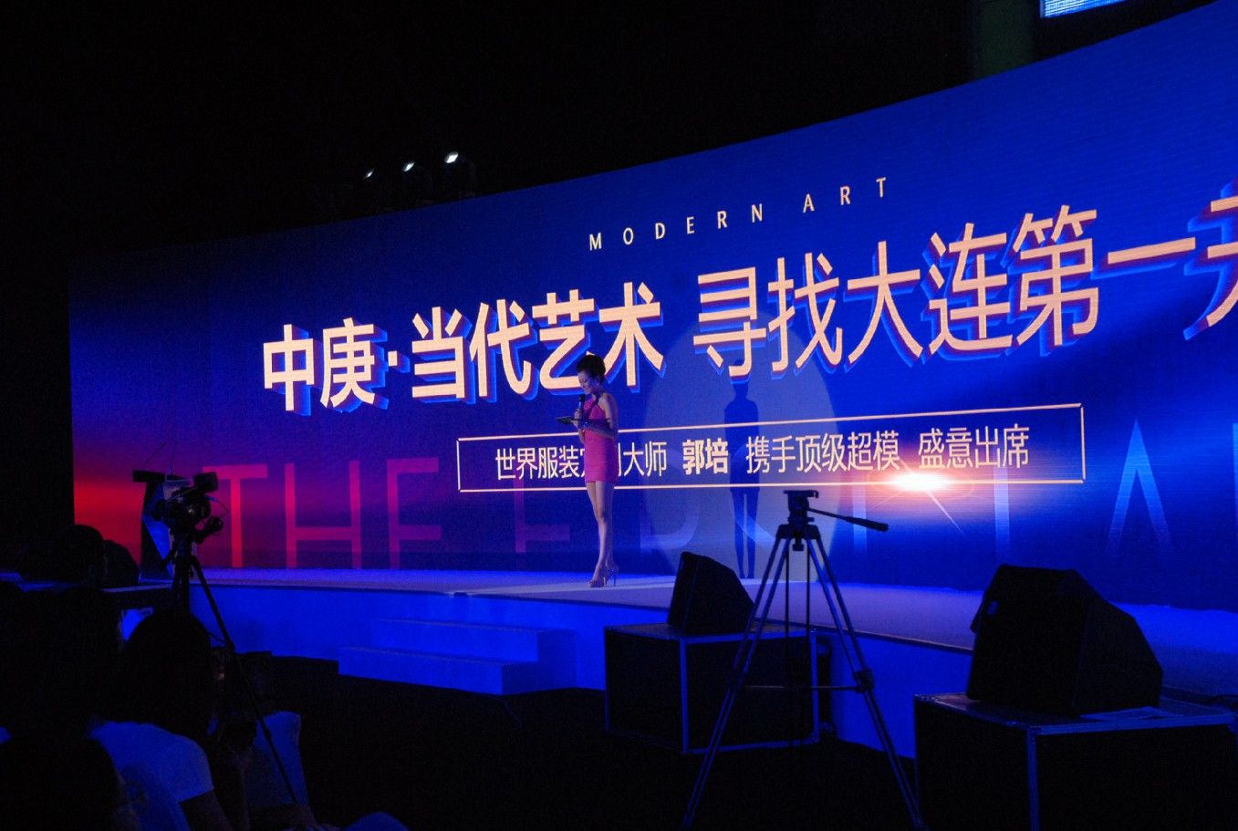 寻找大连第一夫人时装秀 郭培高定服装现场