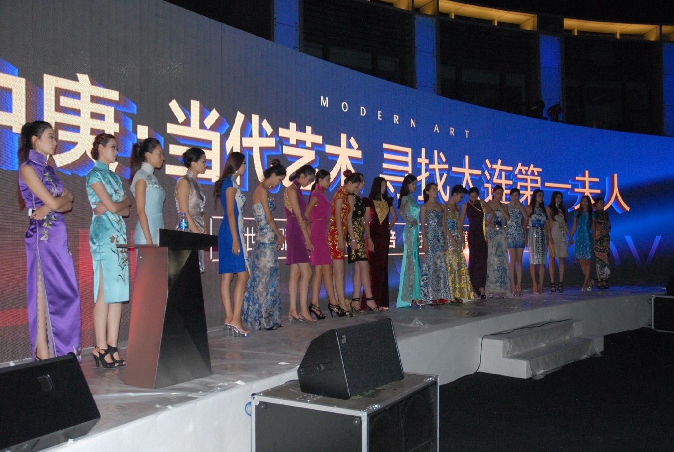 寻找大连第一夫人时装秀 郭培高定服装现场