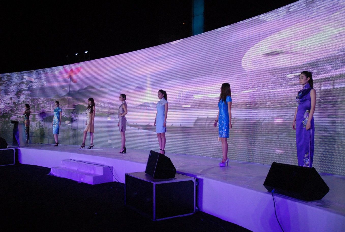 寻找大连第一夫人时装秀 郭培高定服装现场