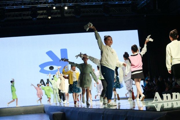 2022夏季文艺汇演Z28时尚硅谷现场
